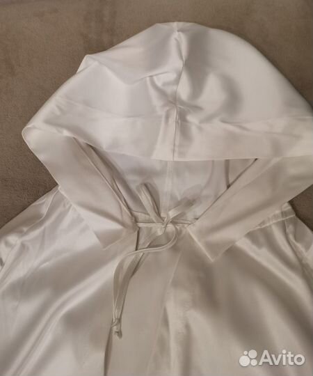 Плащ атласный с капюшоном