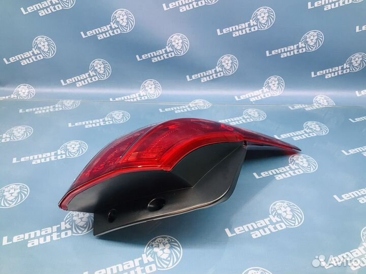 Фонарь задний наружный левый Kia Sportage