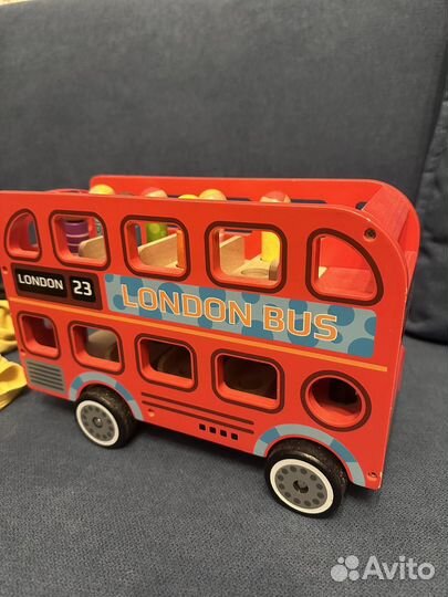 Деревянный двухэтажный автобус с фигурками