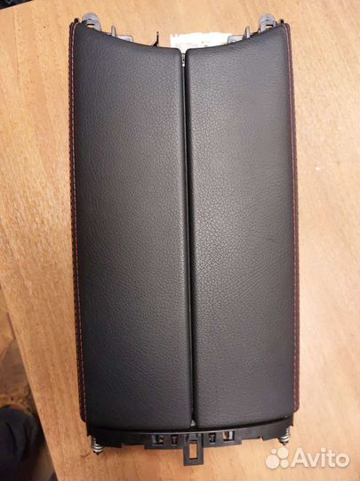 Крышка подлокотника Mercedes W205 C205 X253