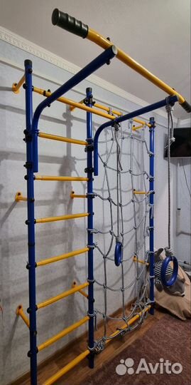 Шведская стенка с турником и сеткой