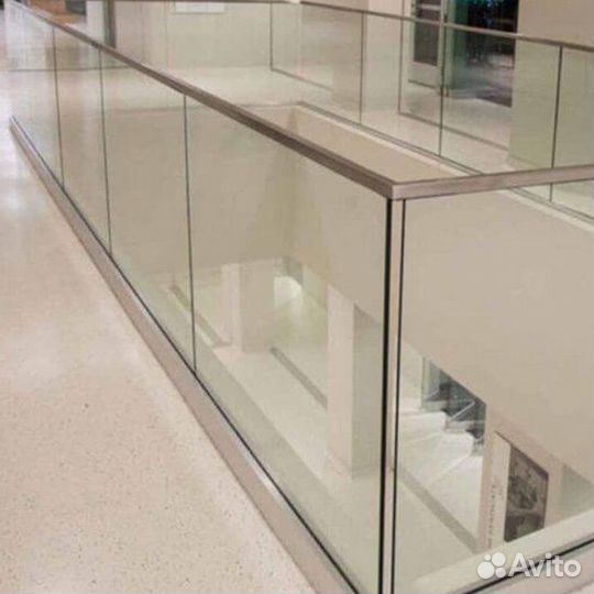 Ограждения из стекла для балконов и второго света