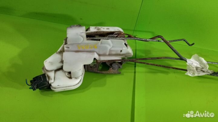 Замок двери передний правый Mitsubishi Galant 8