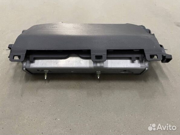 Toyota RAV4 ха50 безопасность в колени