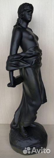 Старинная скульптура статуэтка воин Юдифь