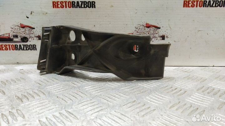 Кронштейн порога задний левый Audi A8 седан BFM