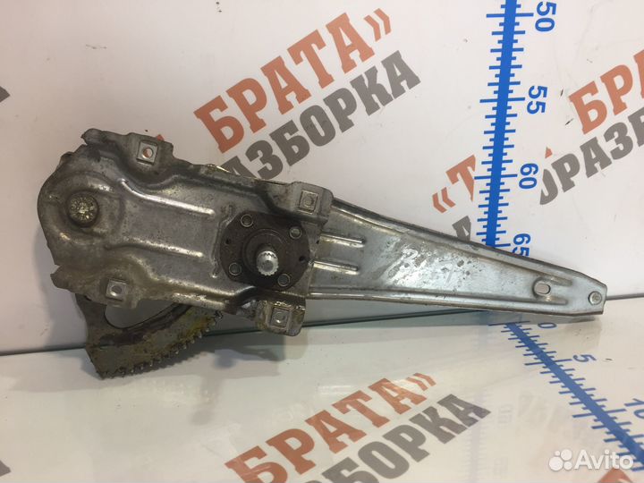 Стеклоподъемник задний правый (механический)