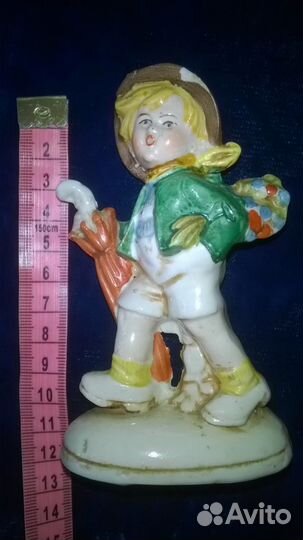 Фарфоровая статуэтка 