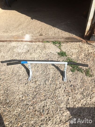 Турник настенный