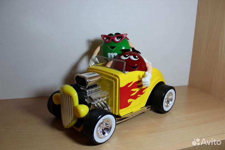 Диспенсер M&M's