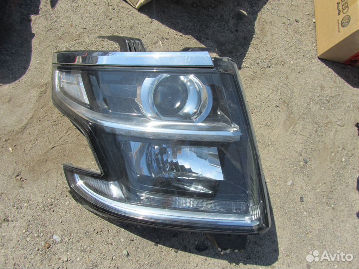 Фара правая Chevrolet Tahoe 2014