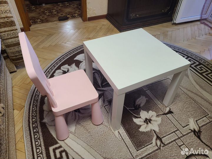 Столик и стульчик для детей IKEA