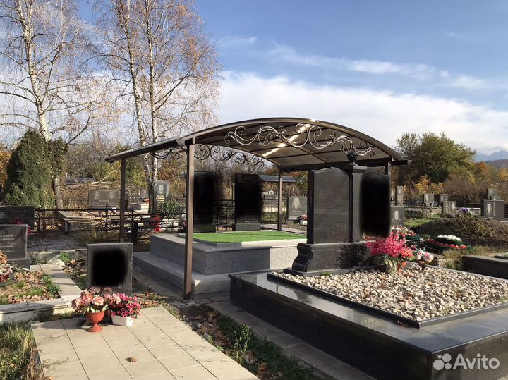 Навесы из поликарбоната на кладбище