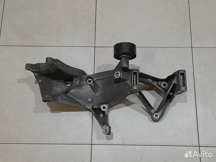 Кронштейн генератора VW Touareg NF