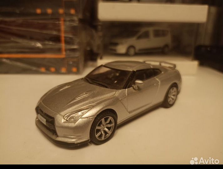Модель Nissan GT-R R35. 1:43