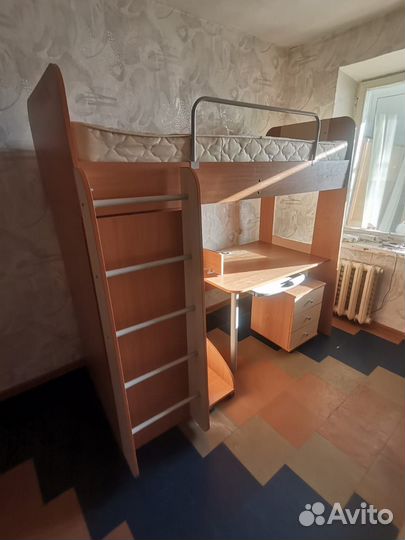 Детская двухъярусная кровать с компьютерным столом