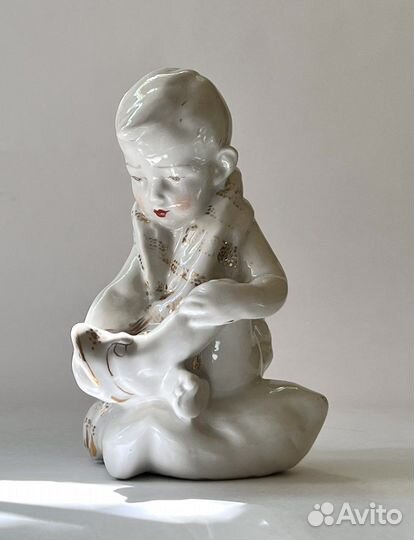 Статуэтка Мальчик на подушке Песочное