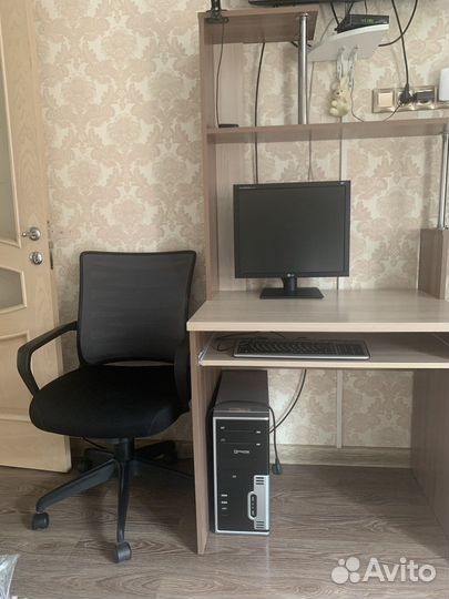 Компьютерный стол для школьника