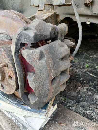 Суппорт передний левый, передний правый Peugeot Bo