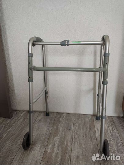 Ходунки для взрослых на колесах