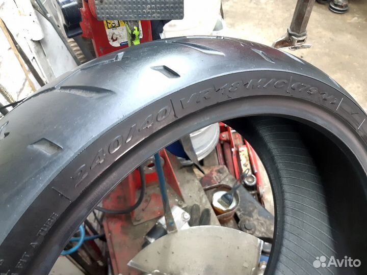 Pirelli Night Dragon 240/40/18 R18