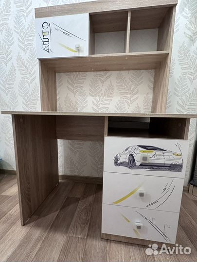 Детский письменный стол