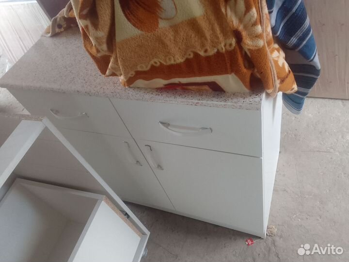 Стол кухонный новый