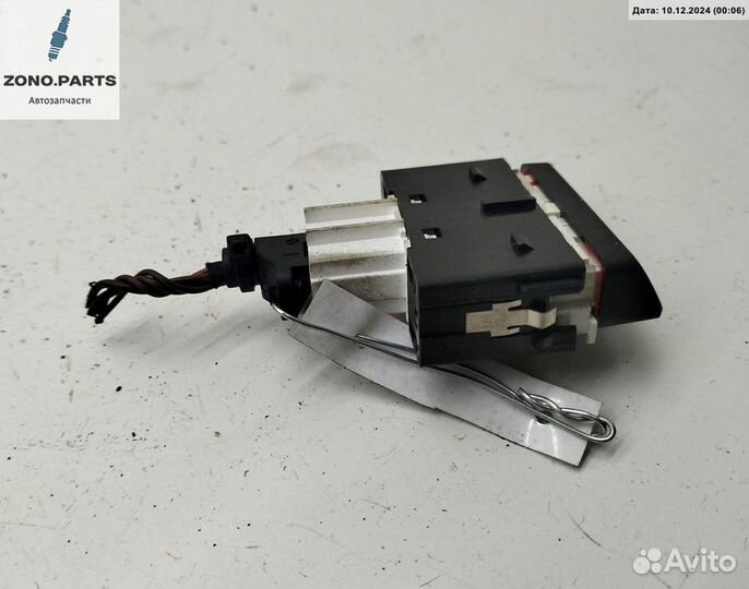 Кнопка аварийной сигнализации (аварийки) 561953509B на Volkswagen Passat B7 USA