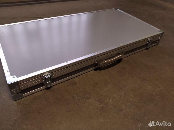 Кейс из алюминиевого композита отделанный карпетом