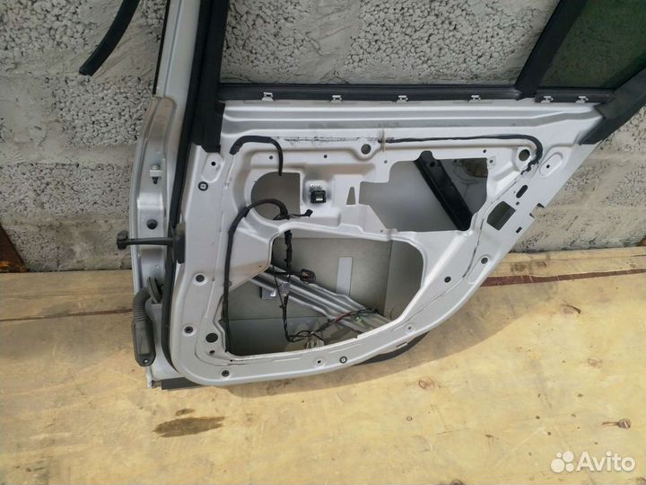 Дверь задняя правая BMW e90 цвет серебро