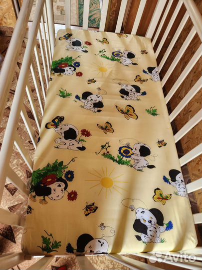 Детская кроватка с маятником