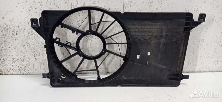Диффузор вентилятора Ford Focus 2