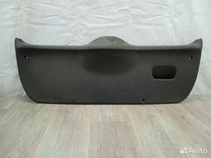 Обшивка двери багажника Ford Fiesta 5 2002