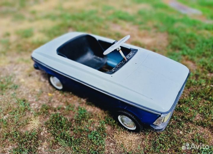 Педальная машинка москвич