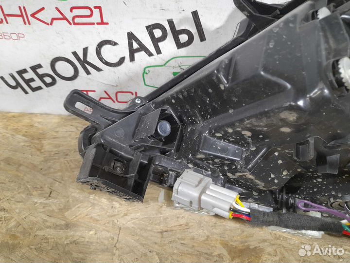 Фара правая Nissan Patrol Y62 (2010-2014)