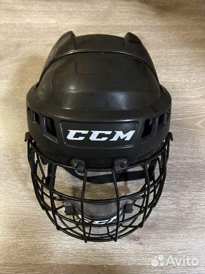 Хоккейный шлем