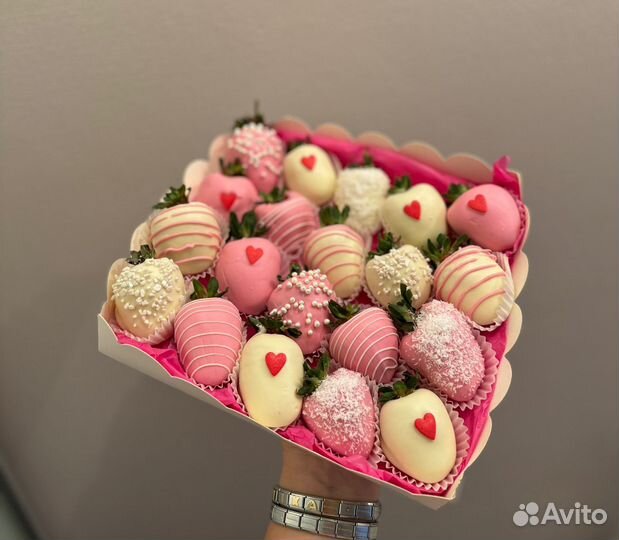 Клубника в шоколаде, букеты из клубники