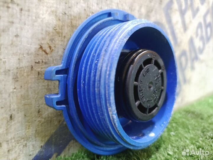 Крышка расширительного бачка Volkswagen Jetta