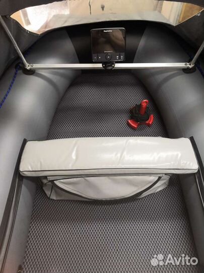 Лодка с мотором