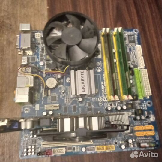 Материнская плата с процессором и памятью