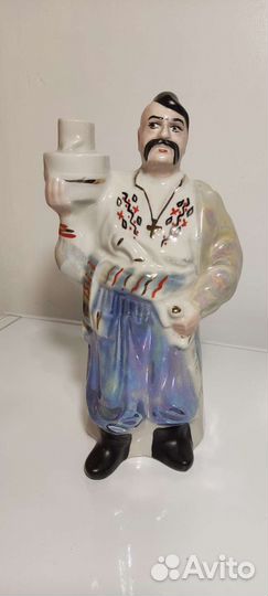 Фарфоровая статуэтка 