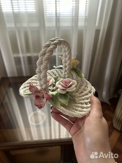 Фарфоровая вазочка
