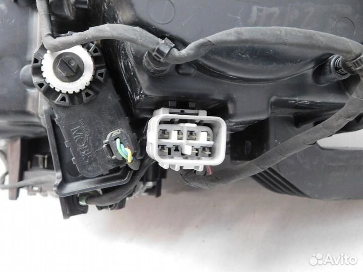 Фара правая Mitsubishi Outlander