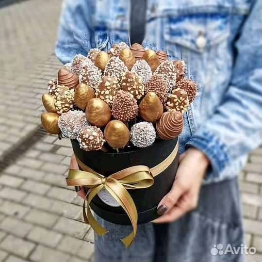 Съедобные букеты из клубники