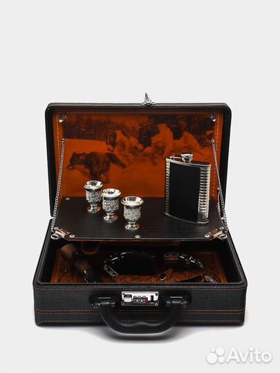 Набор для пикника в чемодане