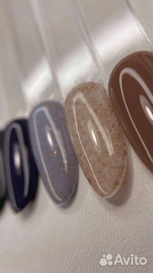 Требуется модель маникюр