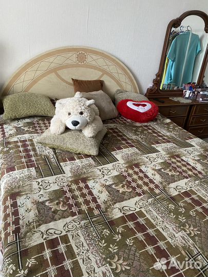 Кровать двухспальная с матрасом 160 200