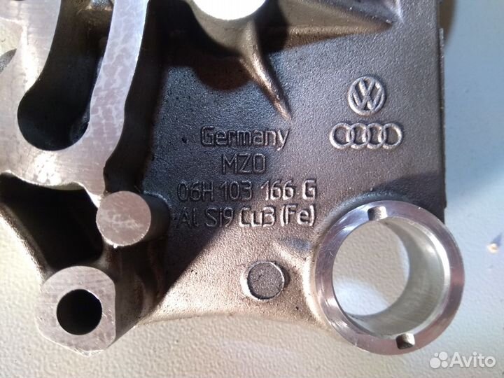 Опорный кронштейн VAG 06H103166G