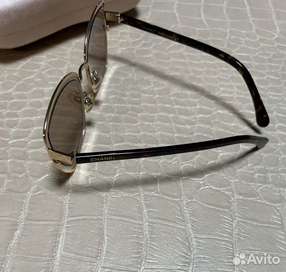 Солнцезащитные очки Chanel