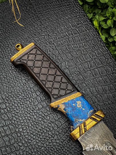 Нож из дамасской стали